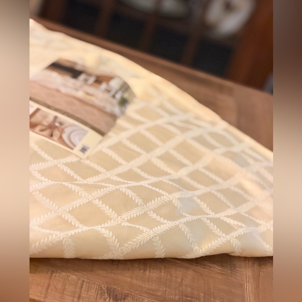 NWT Vintage Lenox Laurel Leaf Tablecloth. Damask | Golden Yellow | 70” Round